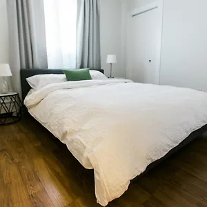 Cozy 2-bedroom Near Downtown, With Laundry, Parking, Balcony , Calgary Canada
